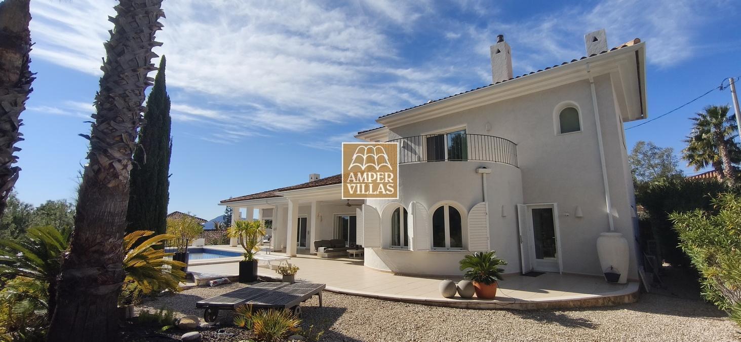 Charming and comfortable villa in Santa Clara.